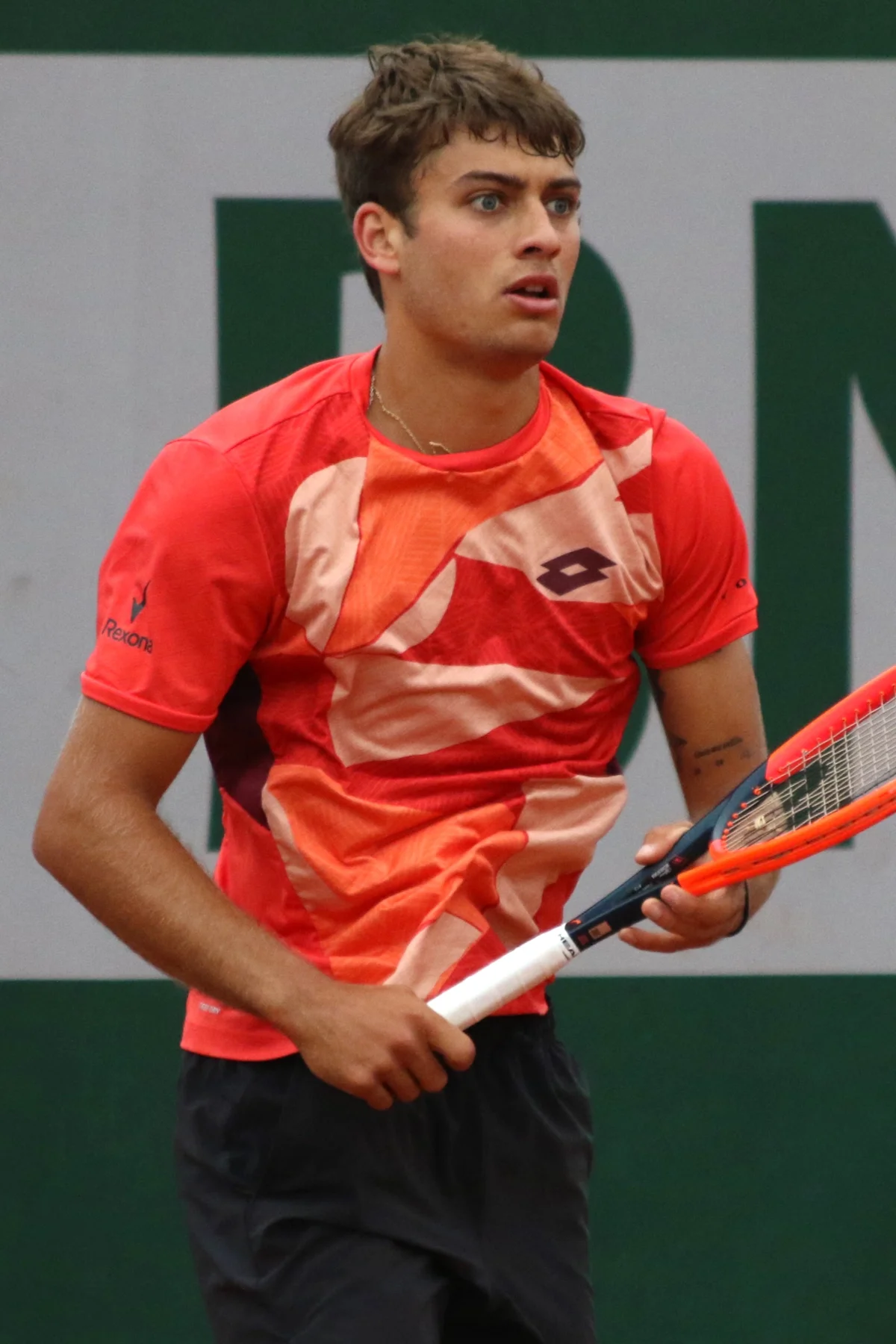 Flavio Cobolli con la racchetta alle qualificazioni del Roland Garros, foto d’archivio