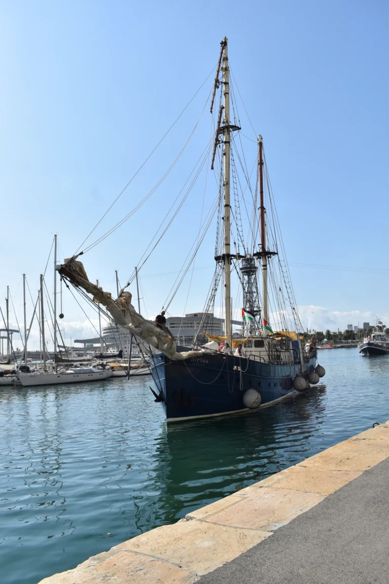 Imbarcazione della Global Sumud Flotilla nel porto di Barcellona, foto d’archivio