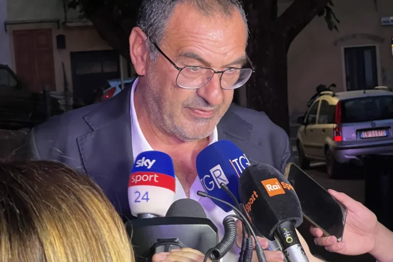 Maurizio Sarri durante un incontro con i giornalisti, foto d’archivio